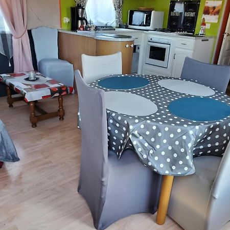 Mobil Home Chez L Habitants Сен-Жан-де-Мон Экстерьер фото